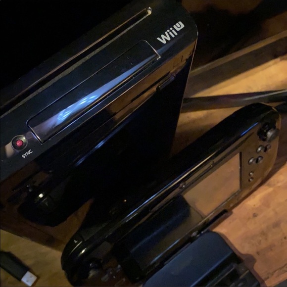 Used Nintendo Wii U - Picture 2 of 15